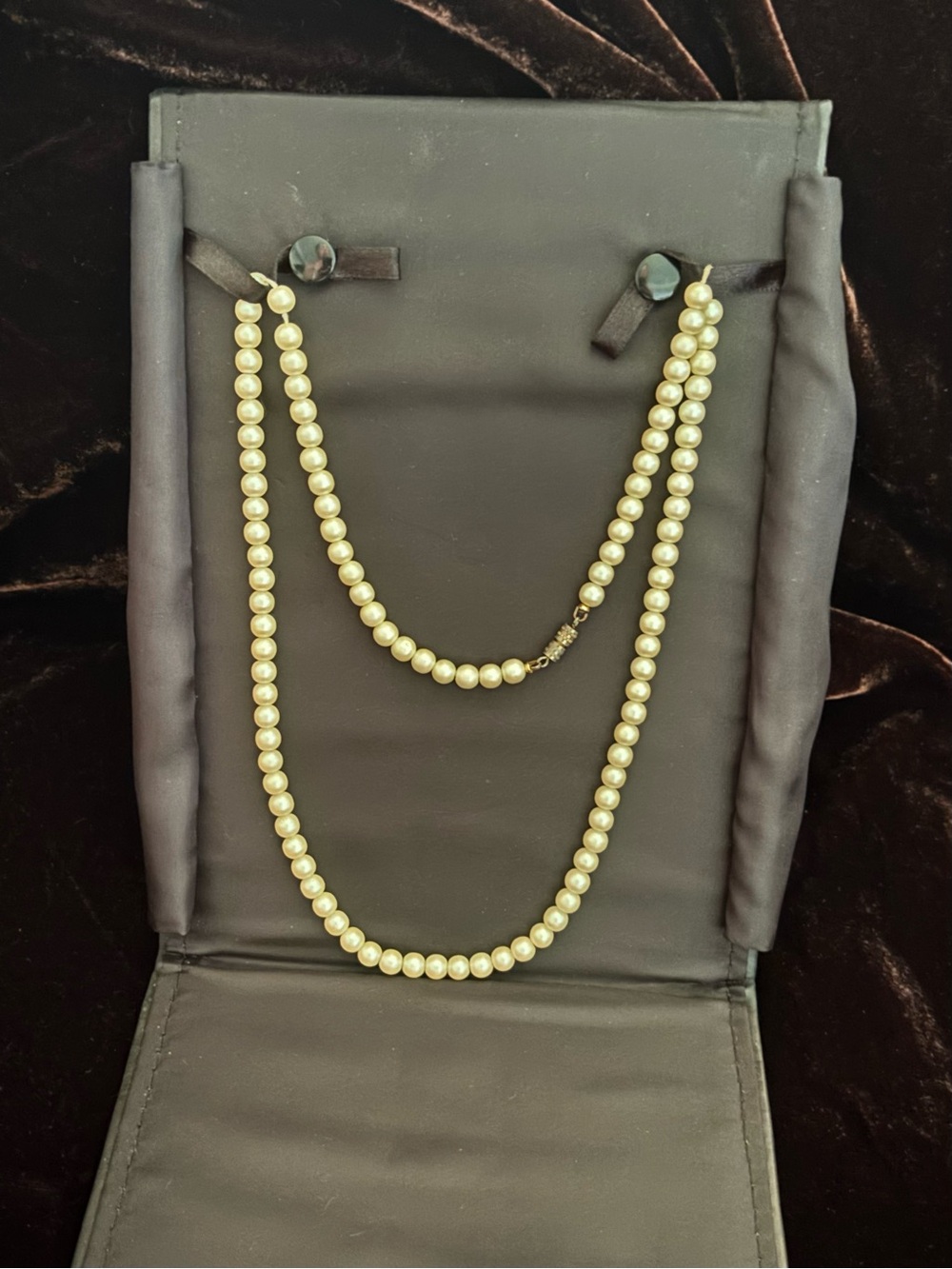 Vintage Classic Pearl Strand Necklace - Cream Pearls - Picture 6 of 13